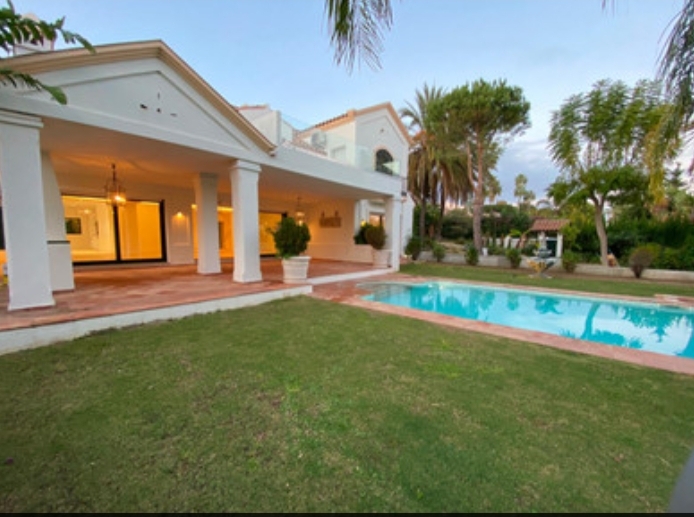 Villa til salgs til Guadalmina Baja (Marbella)