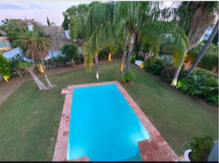 VILLA en GUADALMINA BAJA